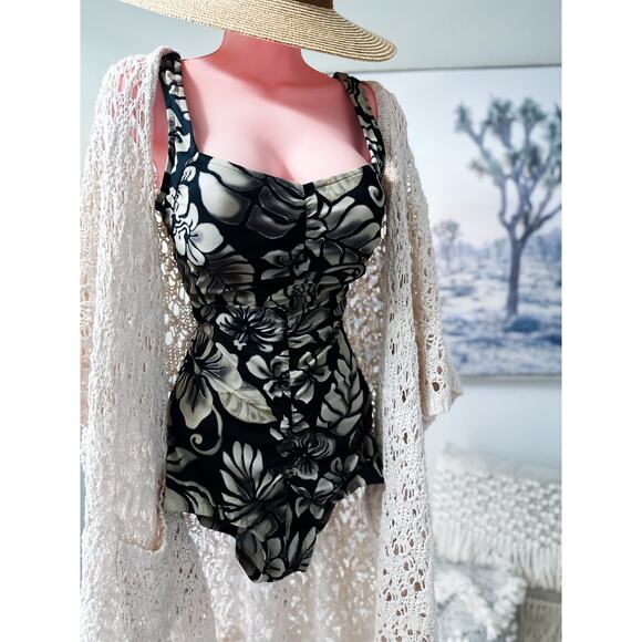 Island Goddess Vintage Siren retro hibiscus floral curve hugging pin-up swimsuit - Picture 4 of 7